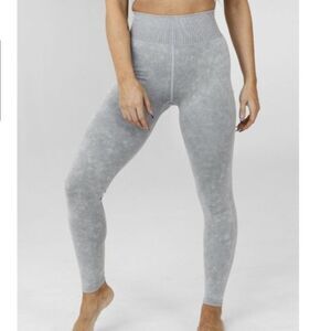 SAVVI Aggie Tights, High Rise Seamless Leggings, Stretchy Yoga, Gray, Size S/M